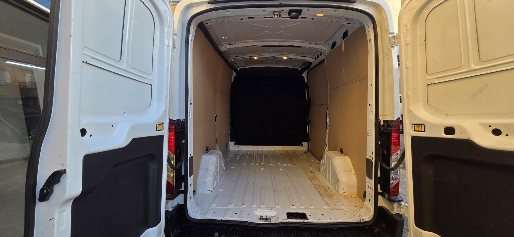 FORD Transit 2.0 TDCI 96KW 350  L2H2 AMBIENTE