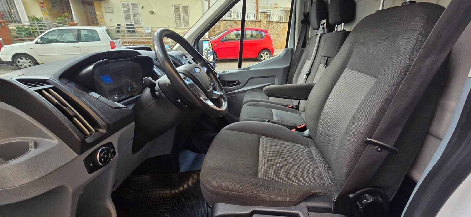 FORD Transit 2.0 TDCI 96KW 350 L2H2 AMBIENTE 