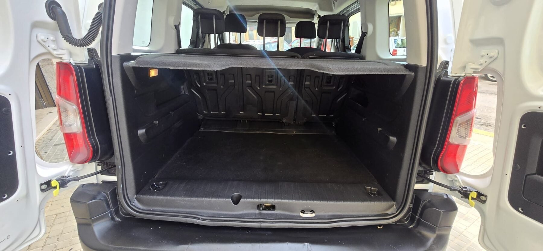 OPEL Combo 1.5 TD 75KW LIFE EDITION 