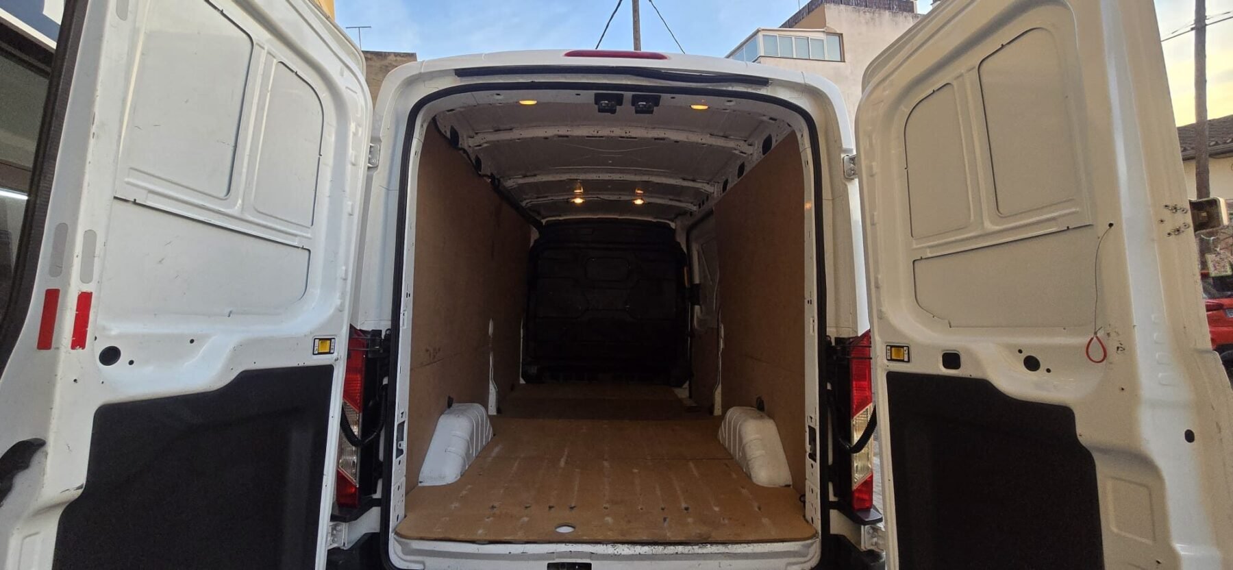 FORD Transit 2.0TDCI 96KW 350 L3H2 AMBIENTE