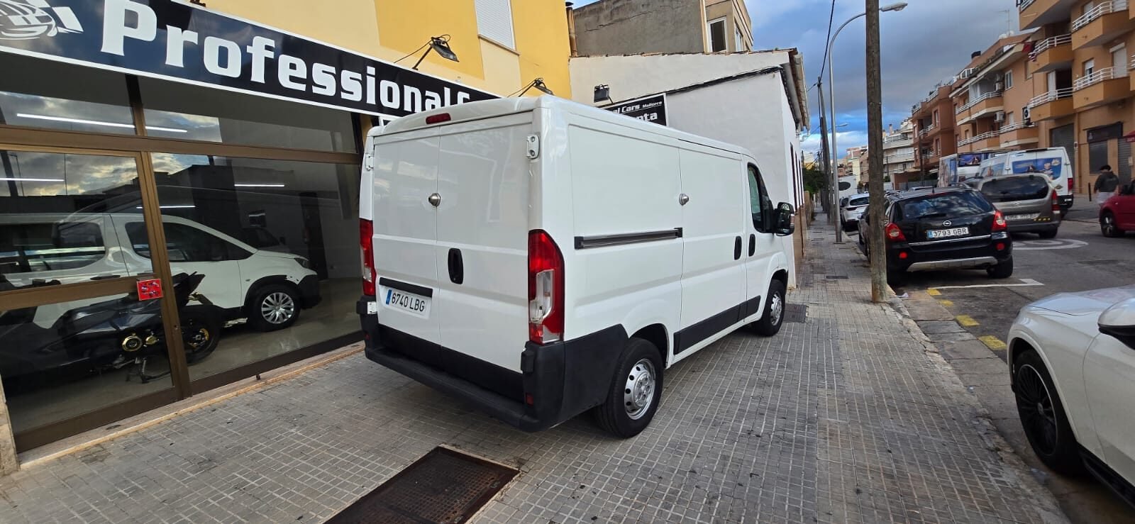 PEUGEOT Boxer 330 L1H1 BlueHDi 