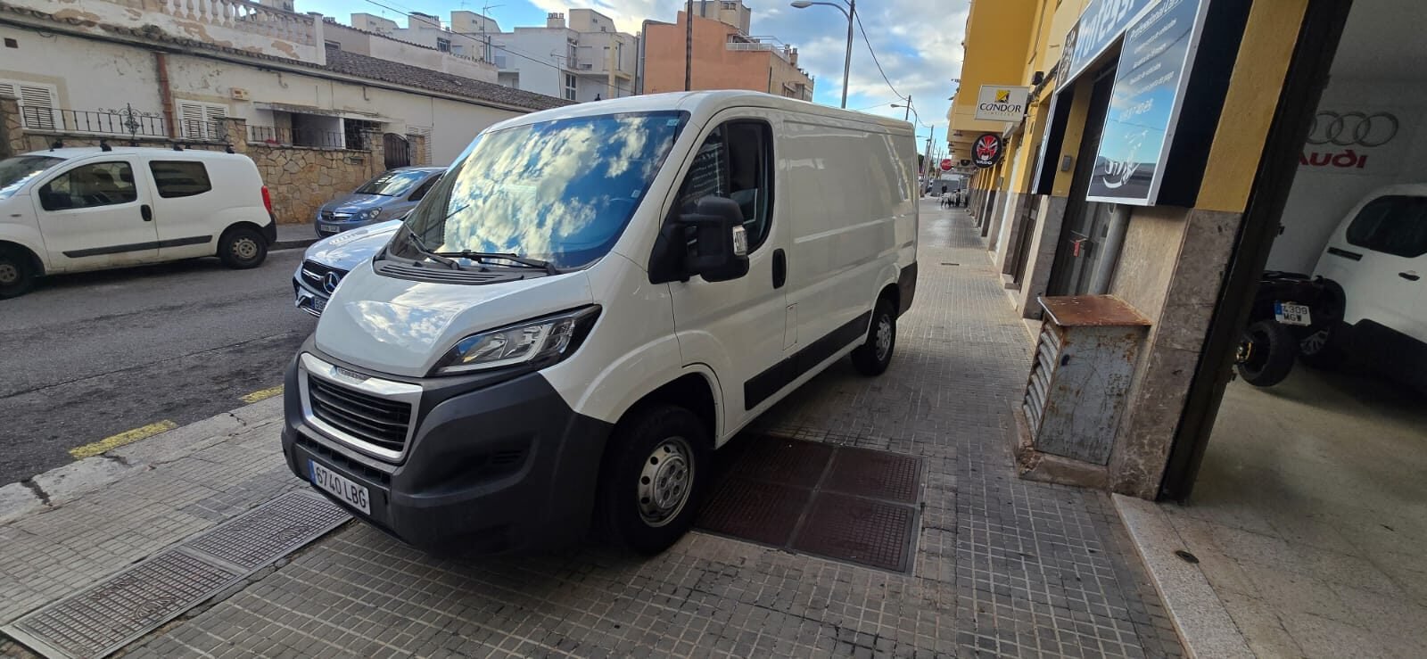 PEUGEOT Boxer 330 L1H1 BlueHDi 