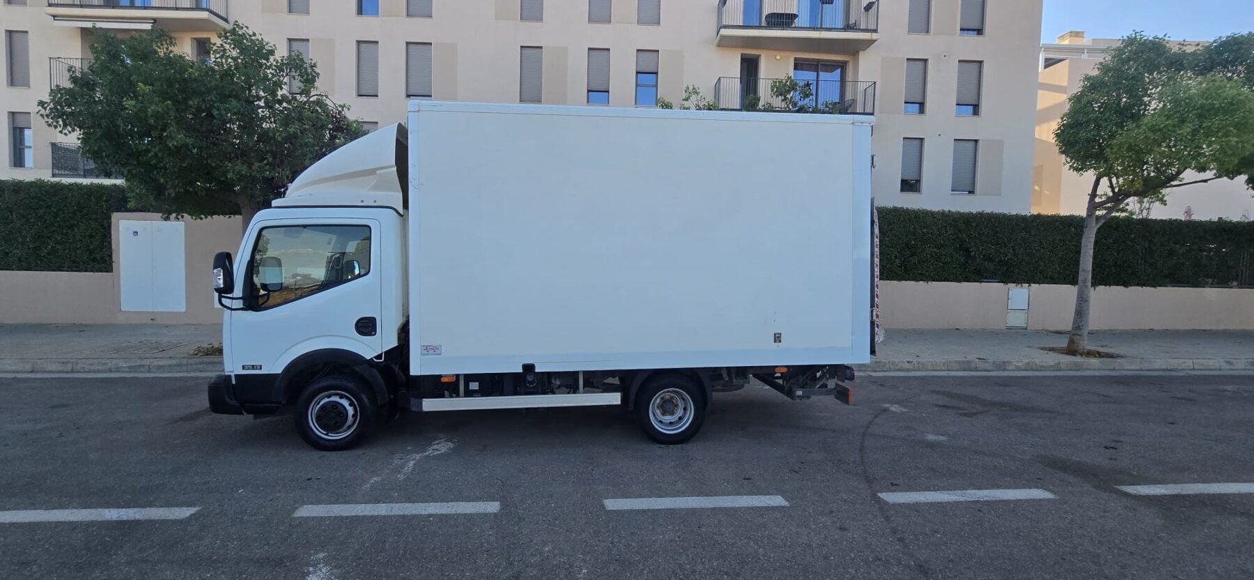 NISSAN NT 400  CABSTAR 3.0 DCI 130 PS