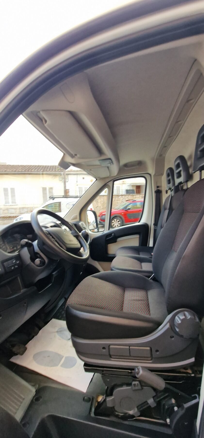 PEUGEOT 2.0 BLUEHDI 81KW L1H1 330