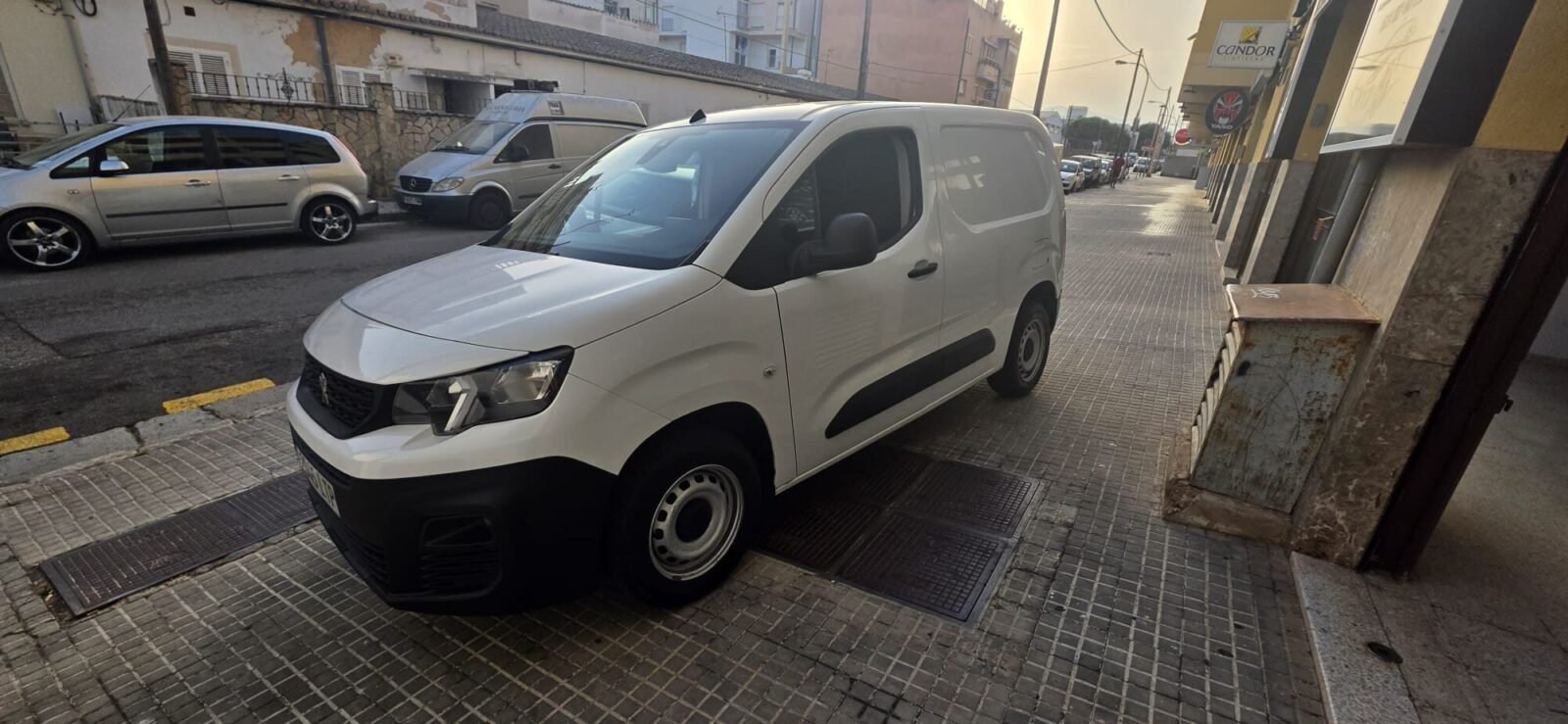 PEUGEOT 1.5 BLUEHDI 73KW PREMIUM